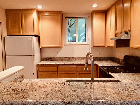 Kitchen with Granite Counters, dishwasher, disposal.