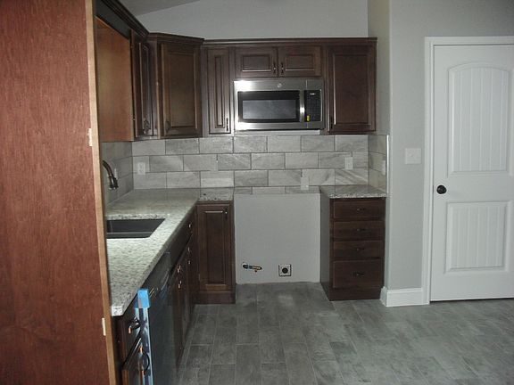 3rd image of 801 W Spruce Ave