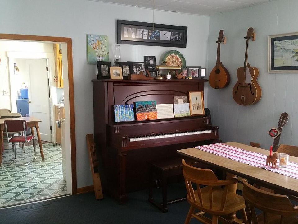2nd image of 810 Riverside Ct