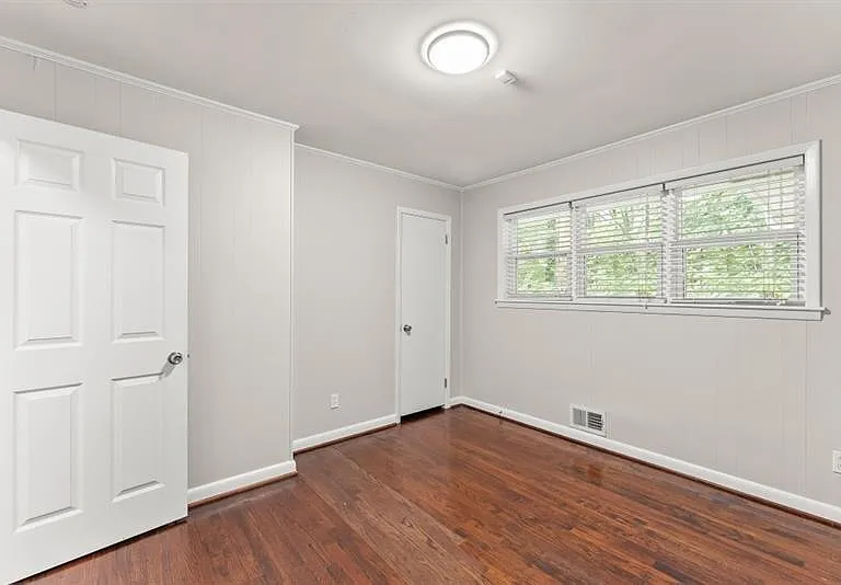 2352 Elmwood Cir SE — Photo 25