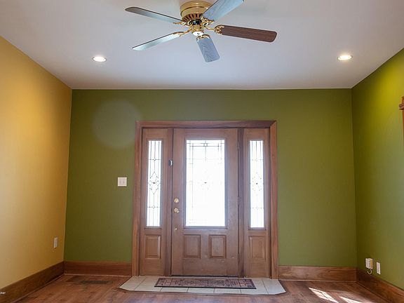 4th image of 628 E Barbee Ave