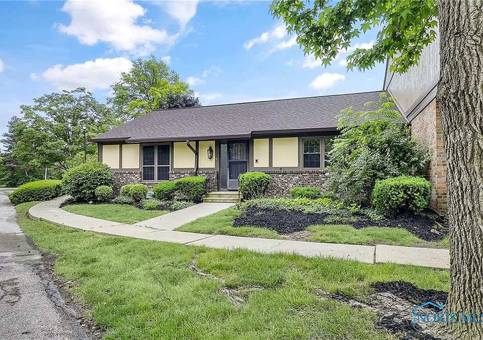 1st image of 4 Knollwood Dr