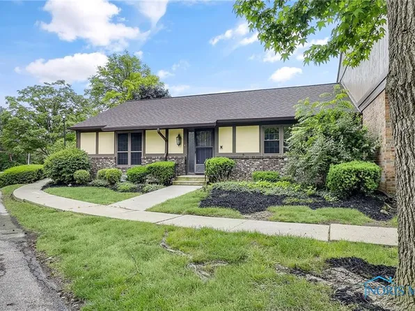 4 Knollwood Dr, Perrysburg, OH 43551