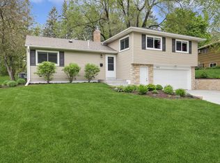 3651 Robinwood Ter, Minnetonka, MN 55305