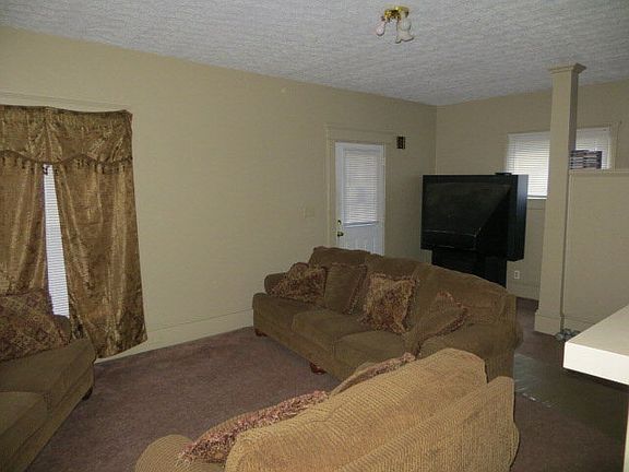 4th image of 131 Jefferson St