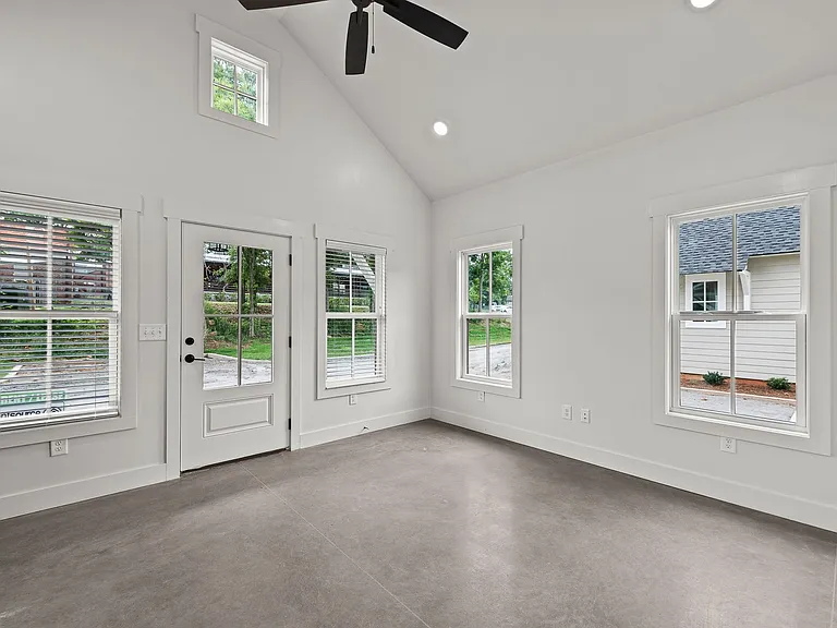 705A Jefferson St — Photo 8