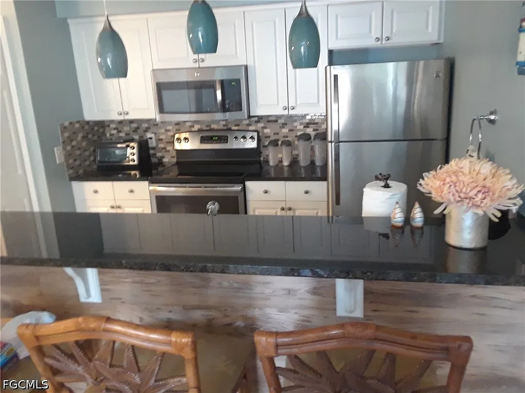 2 bed, 2.0 bath, 1018 sqft, $1,400 — Photo 2