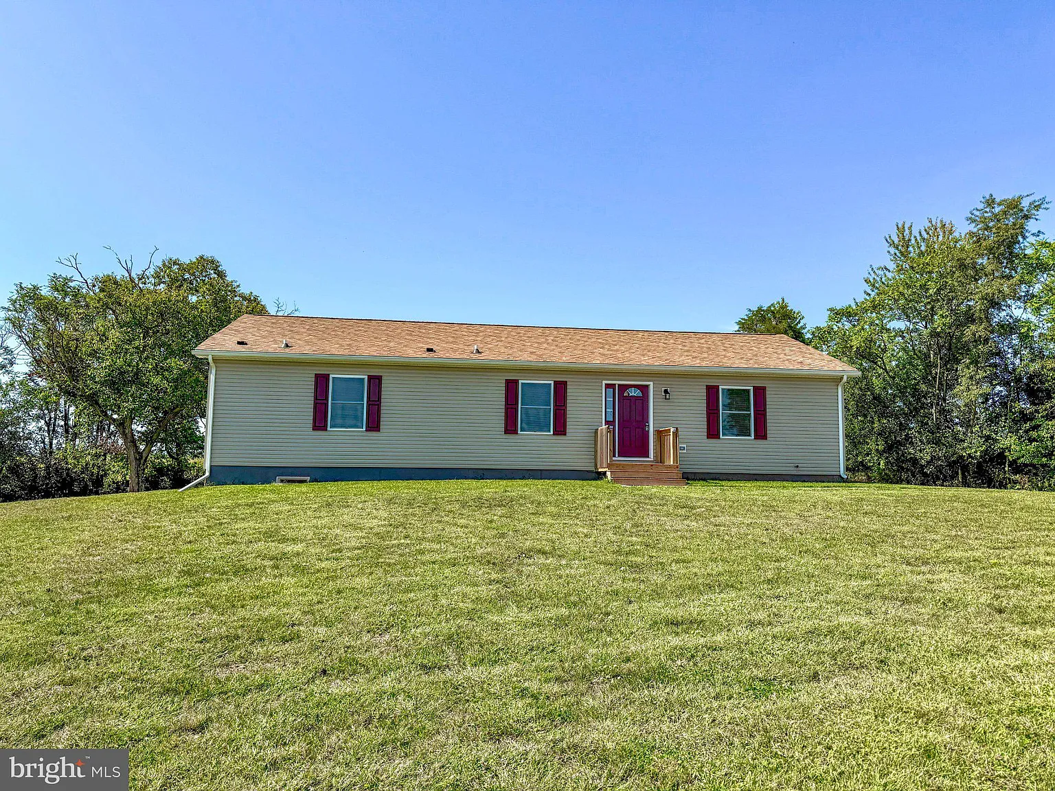 3 bed, 2.0 bath, 1568 sqft, $2,300 — Photo 1