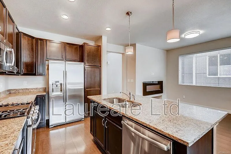 3 bed, 2.5 bath, 1758 sqft, $2,995 — Photo 3