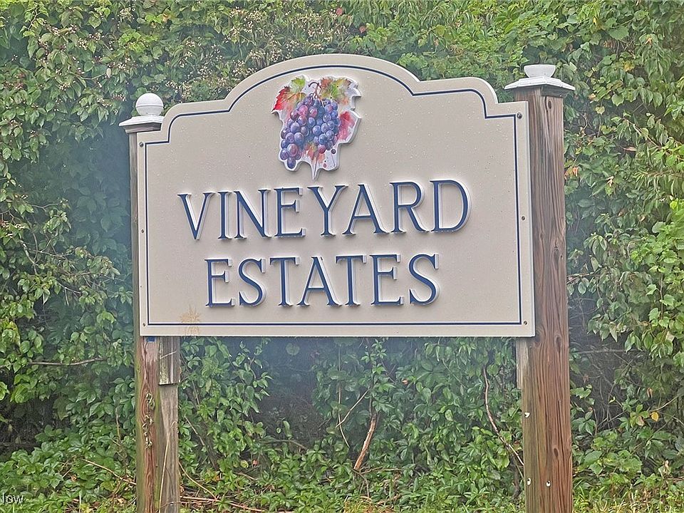 2nd image of 15 Chardonnay Dr