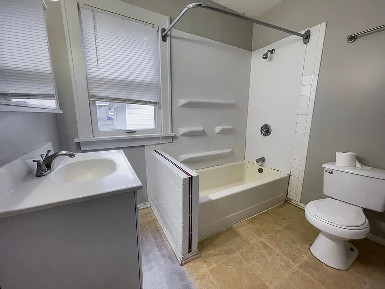 1425 W Gilbert St — Photo 25