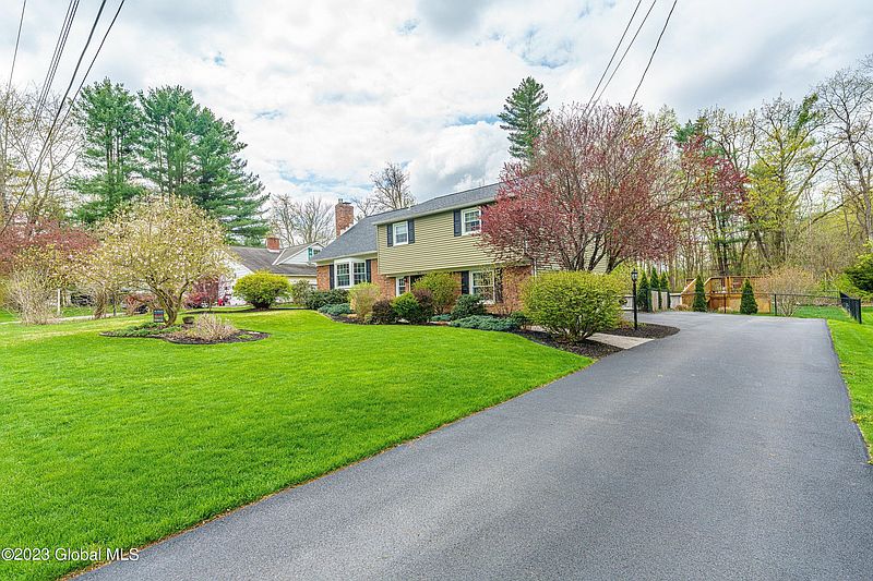 3rd image of 815 Warner Road
