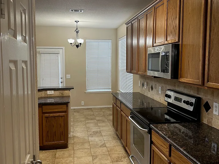 2013 Trinity Ln — Photo 7