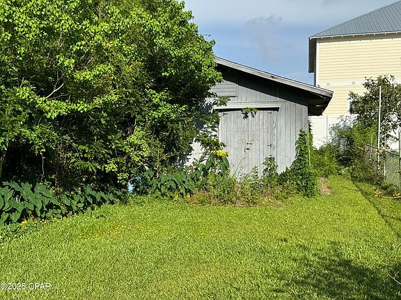 4th image of 570 N Lakeshore Dr