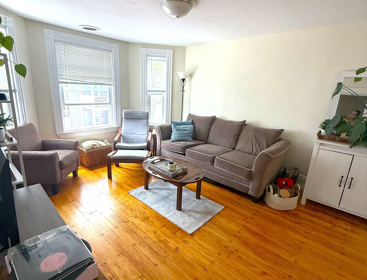 3 bed, 1167 sqft, $4,500 — Photo 1