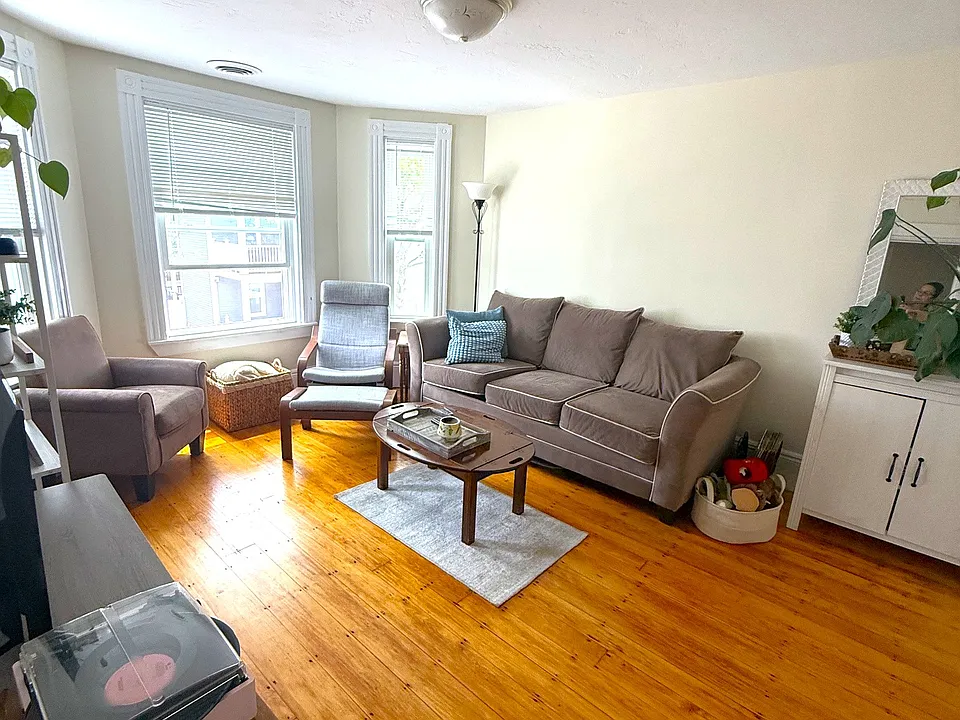 632 E 7th St #2