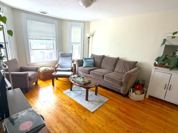 632 E 7th St #2, Boston, MA 02127