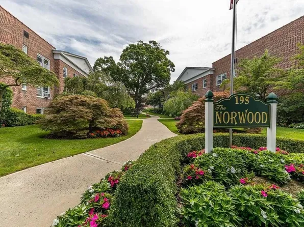 195 North Village #3F, Rockville Centre, NY 11570