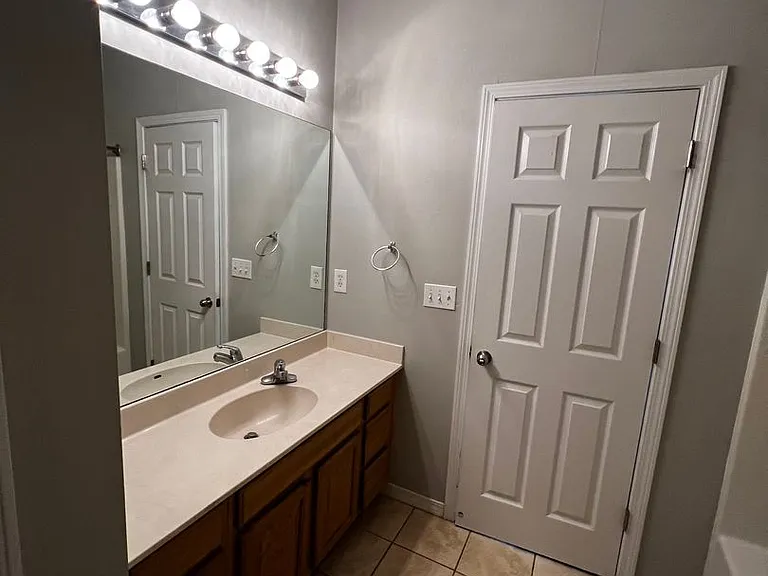 764 Shady St — Photo 12