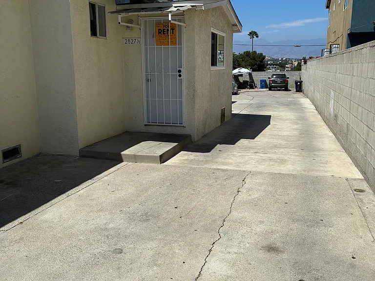 2827 E 6th St — Photo 24