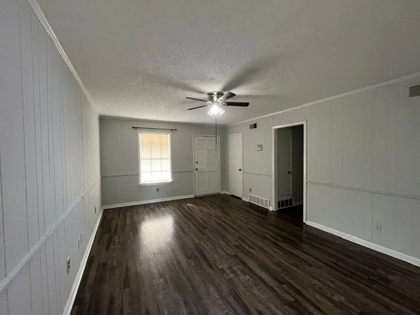 Renovated 3 Bedroom 1.5 Bath Home for Rent! — Photo 2