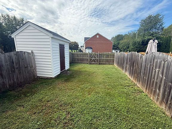 5th image of 9903 Magnolia Pointe Ct #2