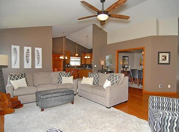 3rd image of 3078 Crystal Lake Dr