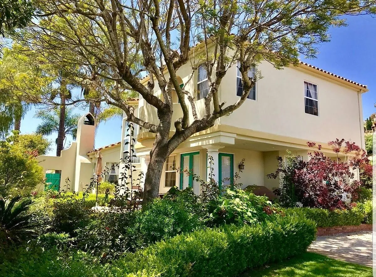 4 bed, 3.5 bath, 2312 sqft, $10,500 — Photo 2