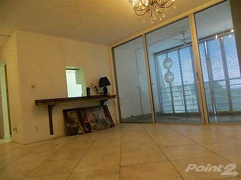 1st image of 940 NE 199th St APT 411