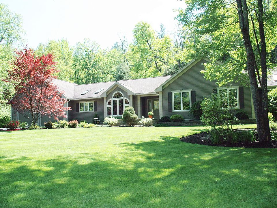 1st image of 1 Bradford Dr