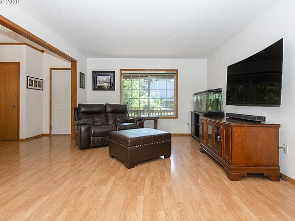 5th image of 16699 SE Austin St