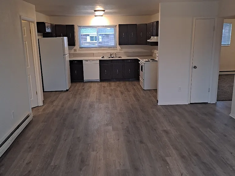 645 Voiles Pl — Photo 2