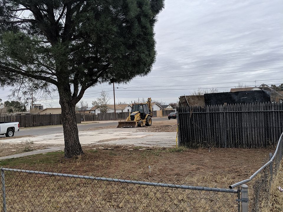 2nd image of 2701 Mariana Ave