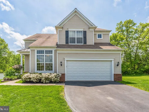 318 W Armstrong Dr, Fountainville, PA 18923