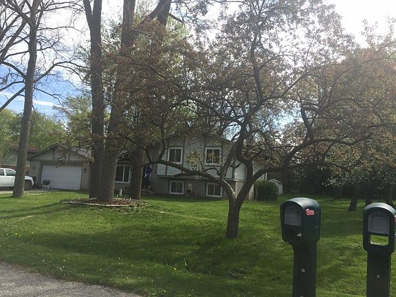 3rd image of 880 Harlequin Ct