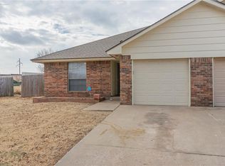 812 Delmar Cir, Moore, OK 73160