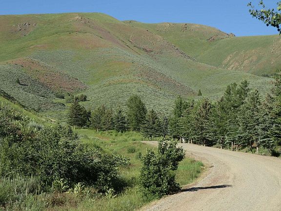 4th image of 100 Water Gulch Rd