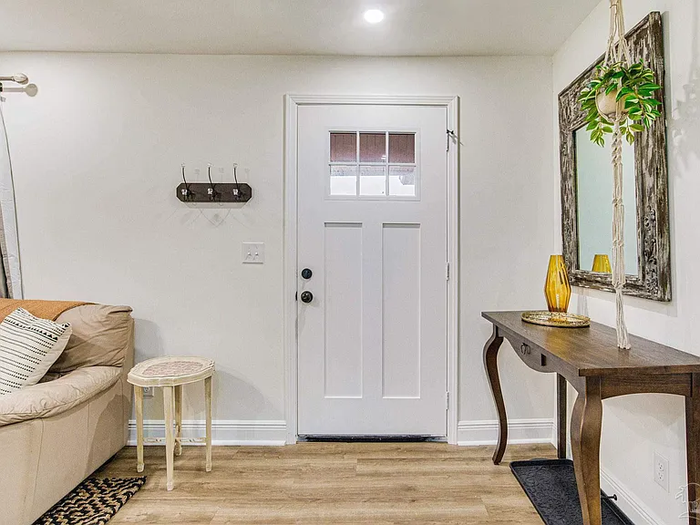 814 W Gonzalez St — Photo 30