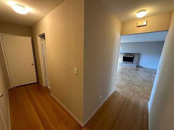 4th image of 1525 Hudson St #Hud-3