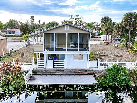 5th image of 1041 Pine Way