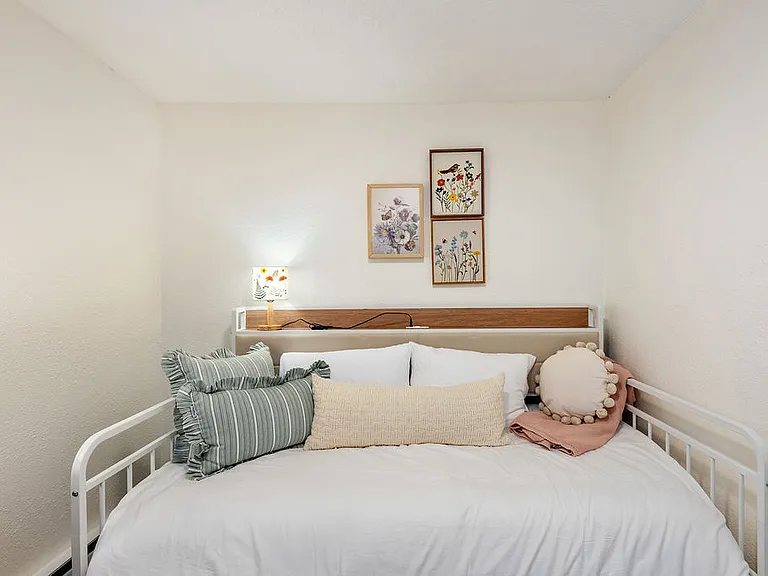 838 SE Tacoma St — Photo 3