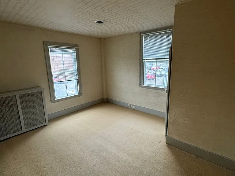 219 N Main St — Photo 6
