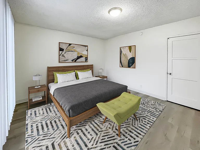 Sylmar Apartments — Photo 5