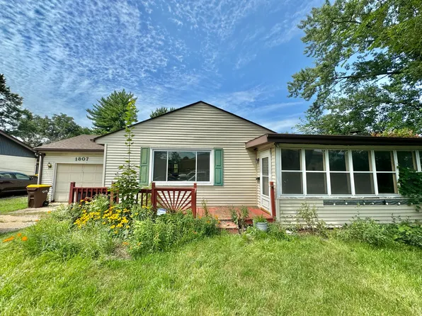 1807 Remington Rd, Rockford, IL 61108