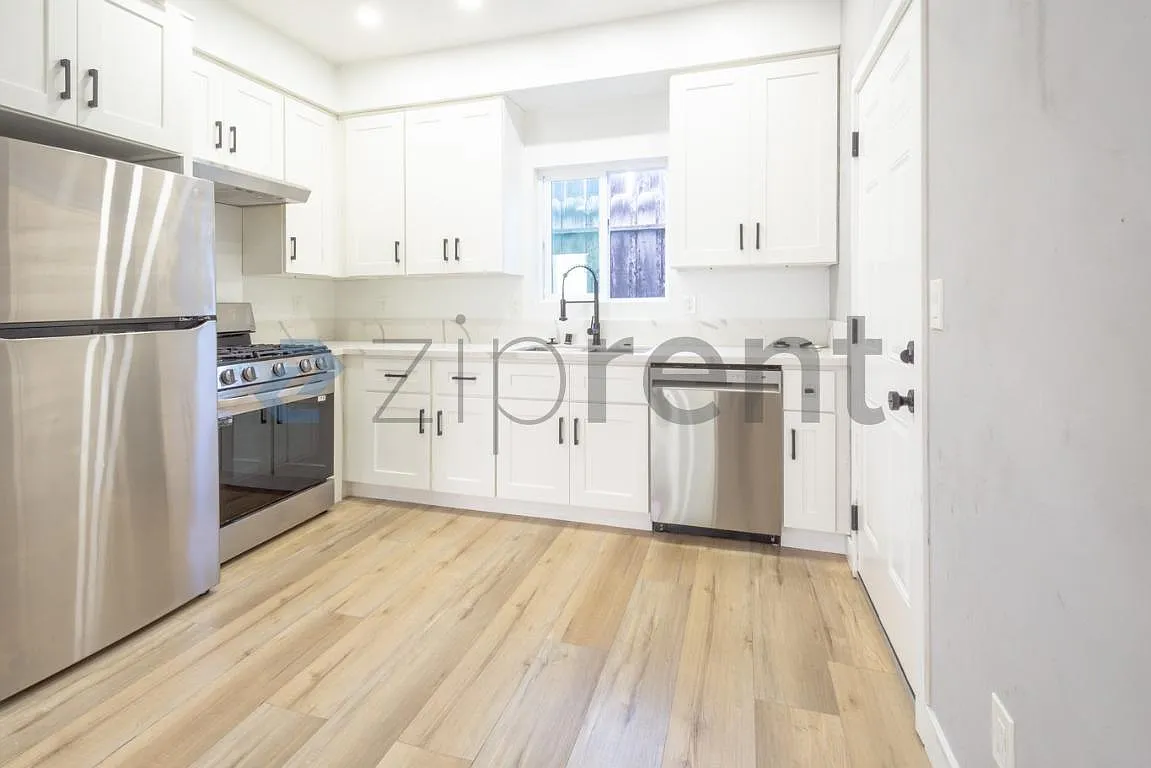 1 bed, 384 sqft, $2,250 — Photo 3