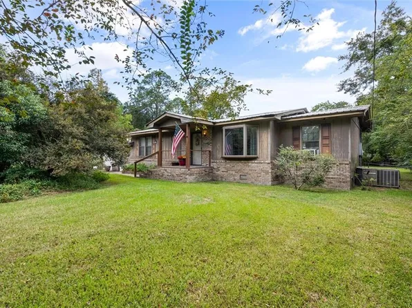 15 Circle Dr, Saraland, AL 36571