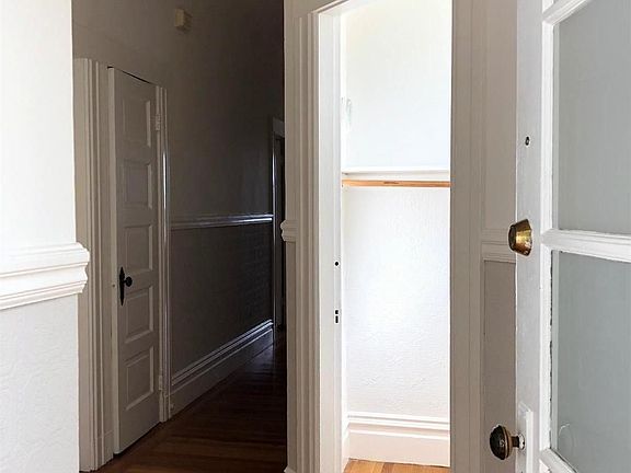 2nd image of 844 Waller St #B