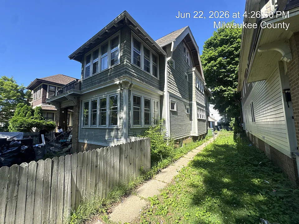 2722 N 45th St