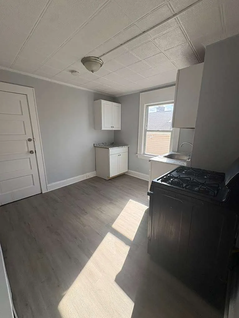 Building Photo - 9 Kenmore Ave #3