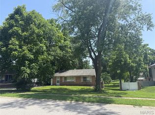 802 Connie Ln, Ballwin, MO 63021